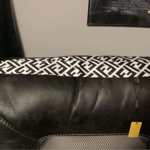 Fendi Black and White Geometric Scarf with the iconic Logo 45x2 1/2 inches - Picture 5 of 5